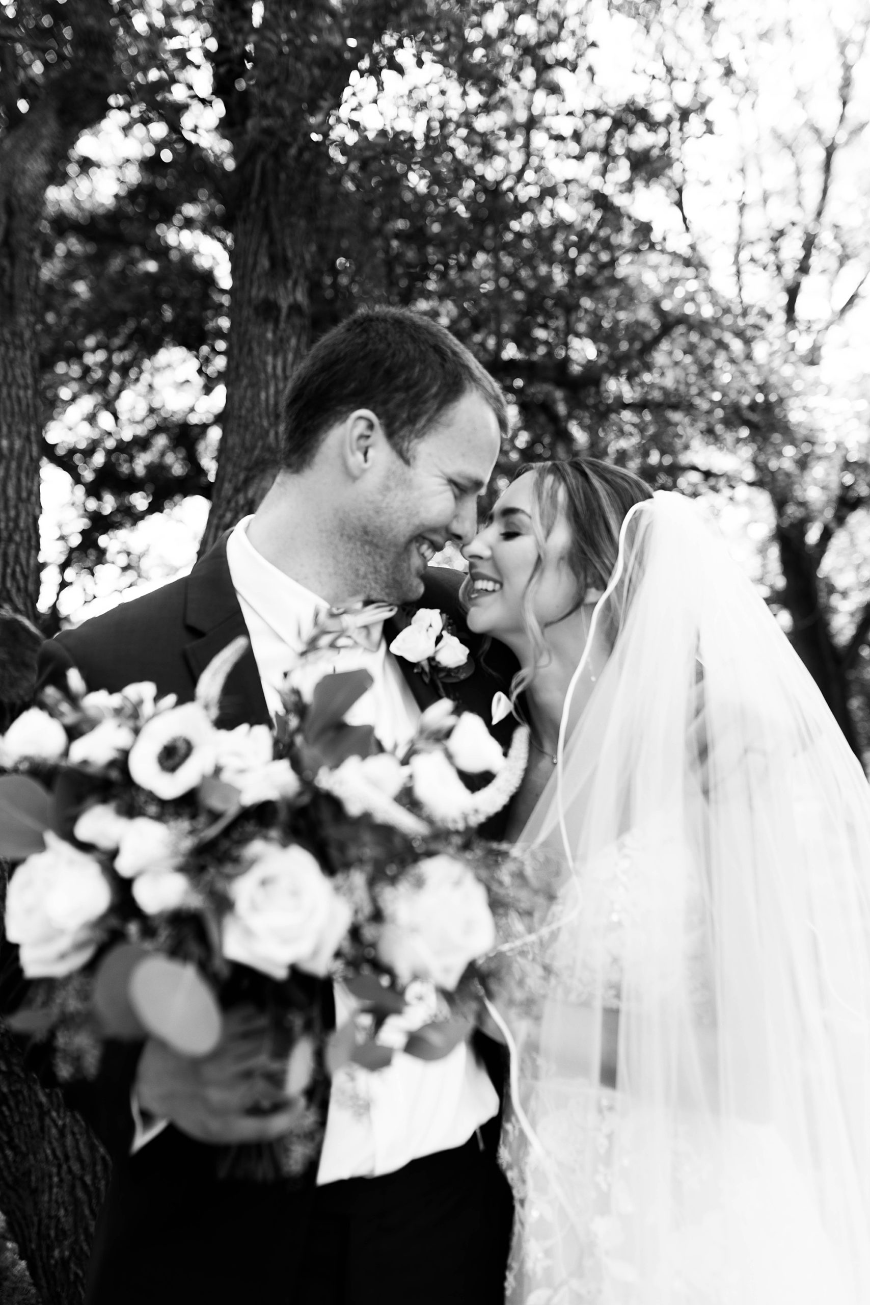 black and white wedding photos by Mariah Treiber Photography