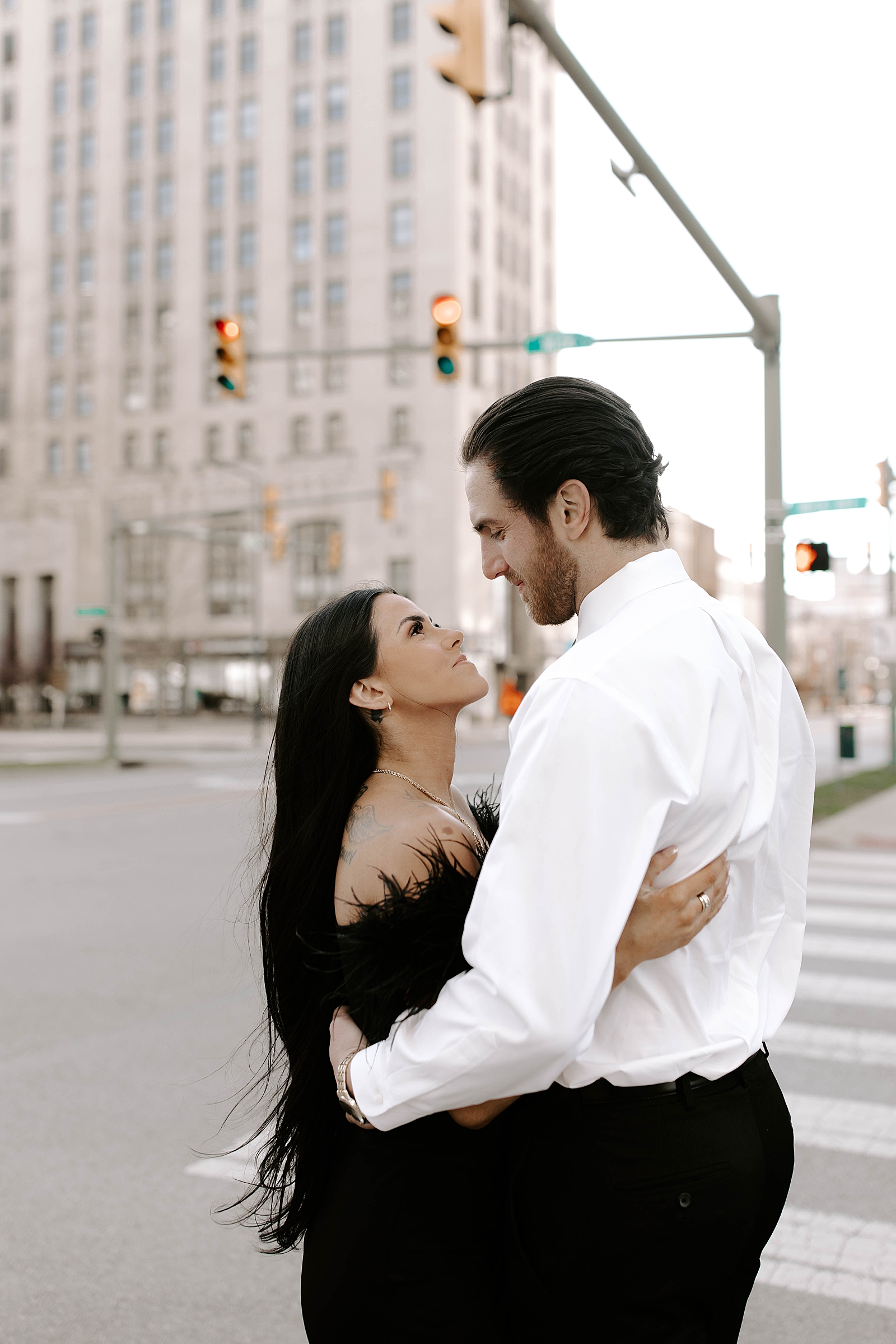 romantic engagement session; what to wear